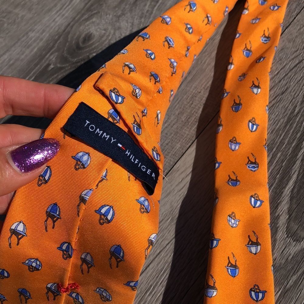 Tommy
Hilfiger jockey hat tie - Picture 2 of 4
